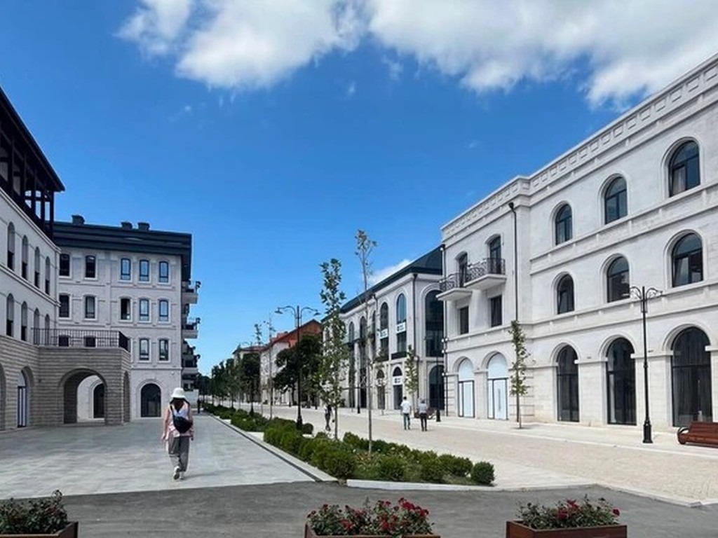 Barrio renovado de Shushá con nuevos edificios y espacios públicos