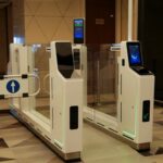Puertas electrónicas de control fronterizo en el Aeropuerto Internacional Heydar Aliyev de Bakú
