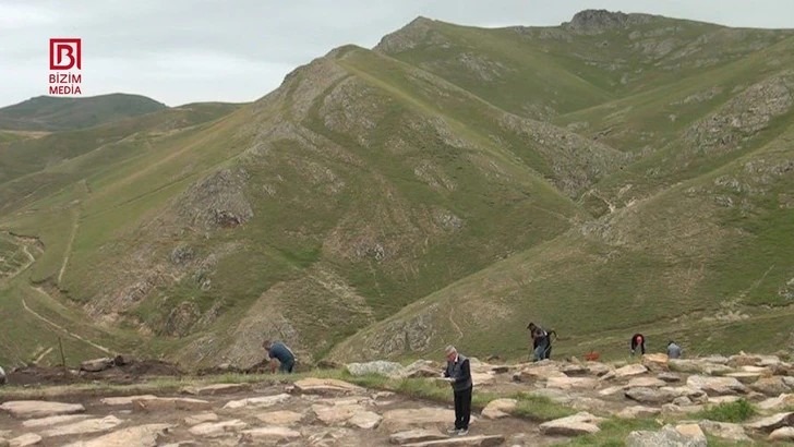 Excavaciones arqueológicas en el necrópolis de Harhar