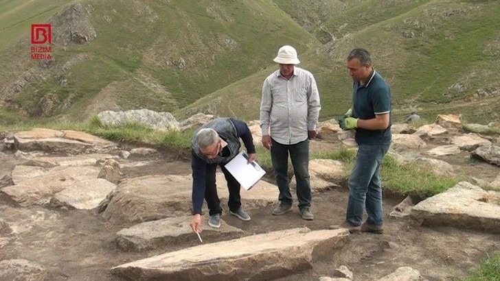 Excavaciones arqueológicas en el necrópolis de Harhar