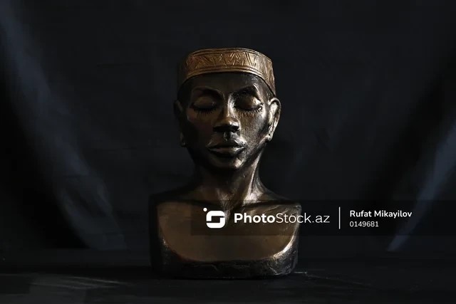 Obra de cerámica y vidrio del artista Jebrail Zakíev