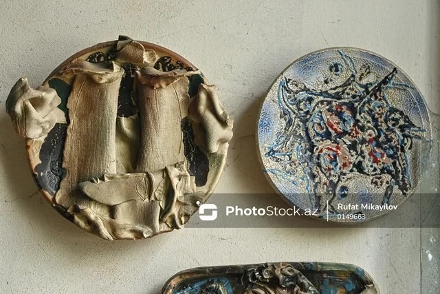 Obra de cerámica y vidrio del artista Jebrail Zakíev