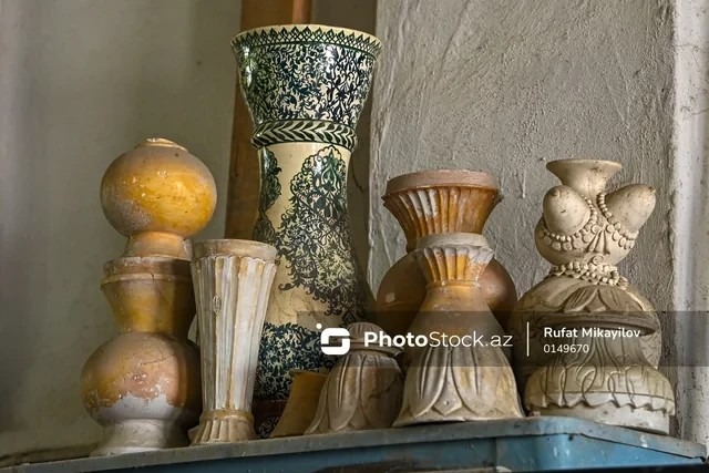 Obra de cerámica y vidrio del artista Jebrail Zakíev