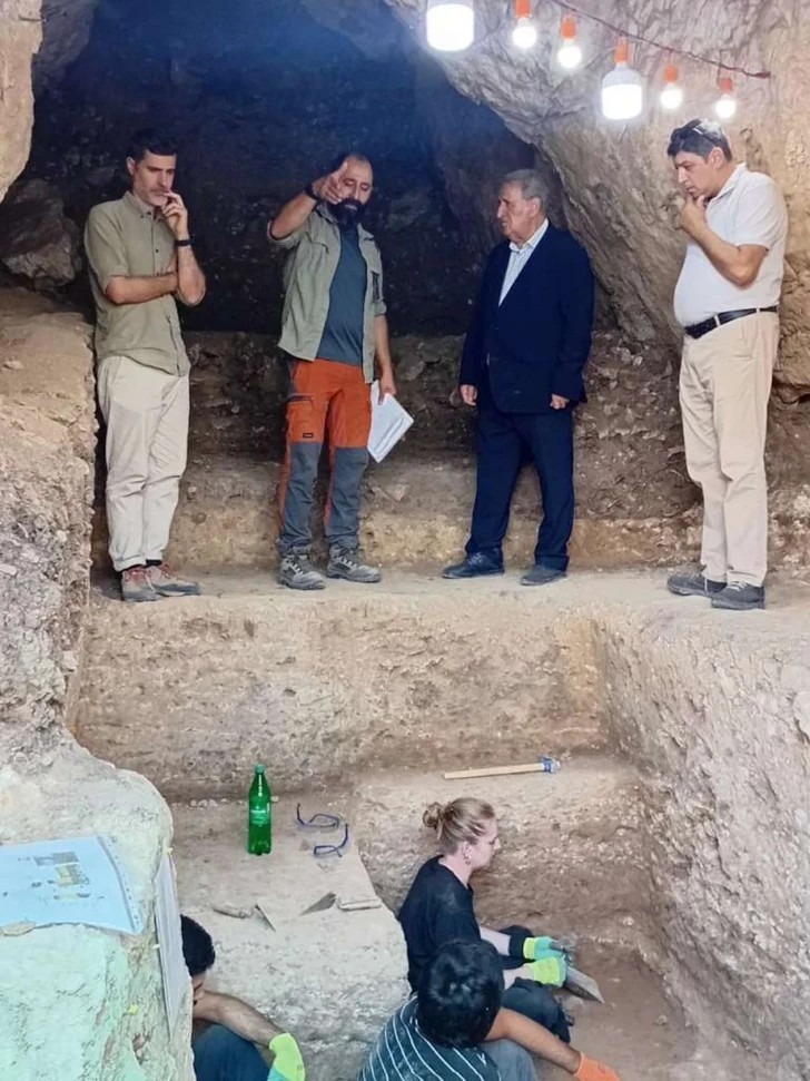 Excavaciones arqueológicas en la cueva de Azikh, Azerbaiyán