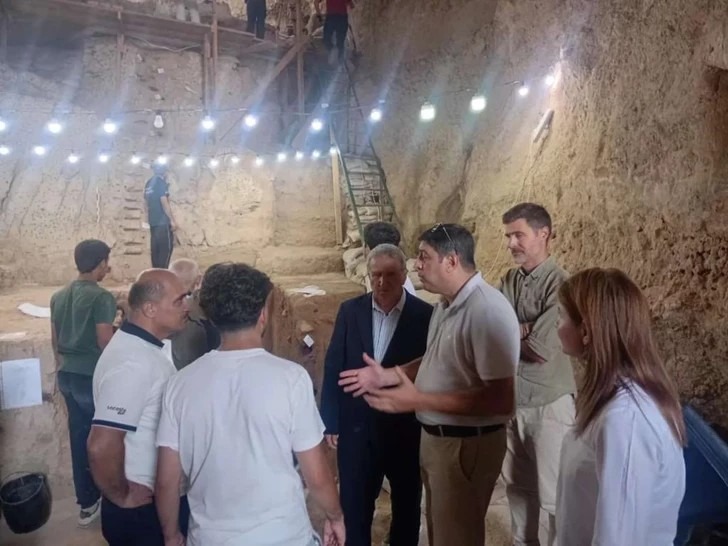 Excavaciones arqueológicas en la cueva de Azikh, Azerbaiyán