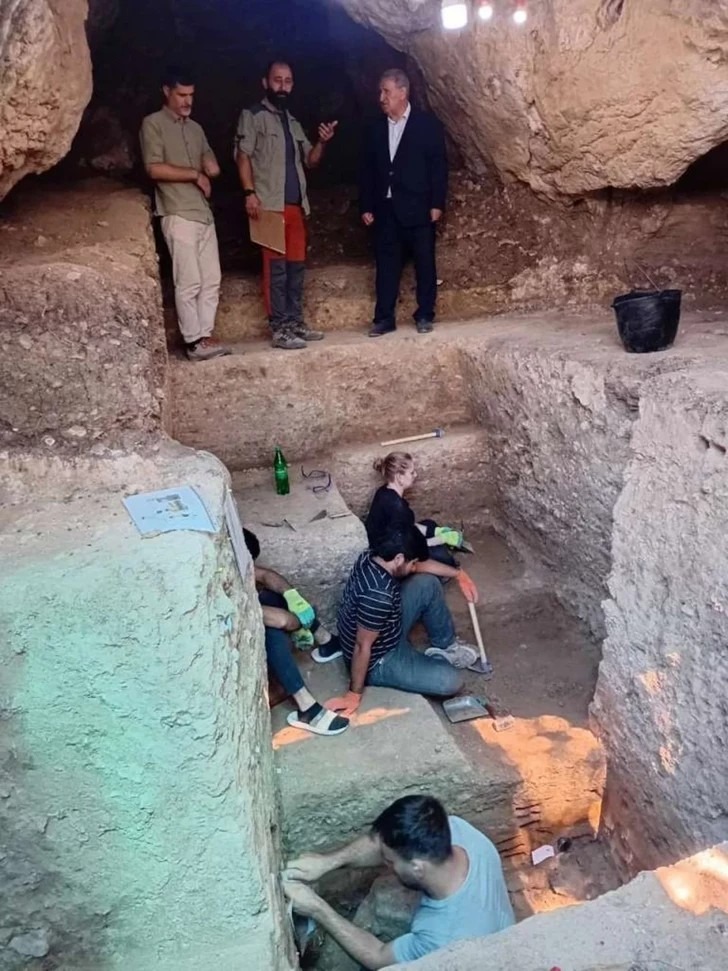 Excavaciones arqueológicas en la cueva de Azikh, Azerbaiyán